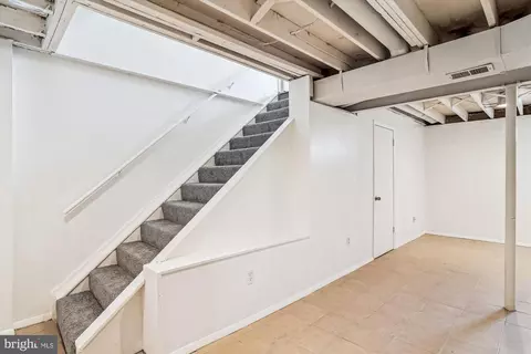 Entry Way - 1708 Heather Ln, Frederick, MD 21702 photo 5 of 7