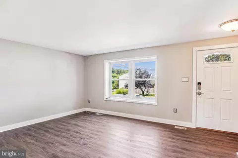 Living - 1708 Heather Ln, Frederick, MD 21702 photo 3 of 4