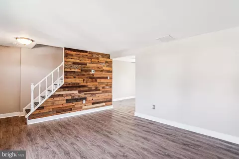 Living - 1708 Heather Ln, Frederick, MD 21702 photo 2 of 4