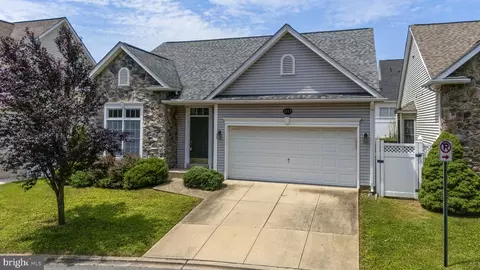 1028 Eastbourne Ct, Frederick, MD 21702 photo 2
