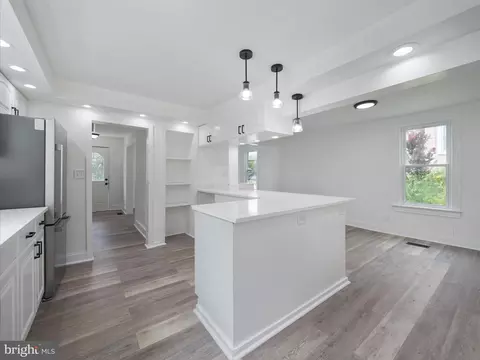 Entry Way - 37 E C St, Brunswick, MD 21716 photo 1 of 2