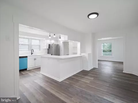 Entry Way - 37 E C St, Brunswick, MD 21716 photo 2 of 2