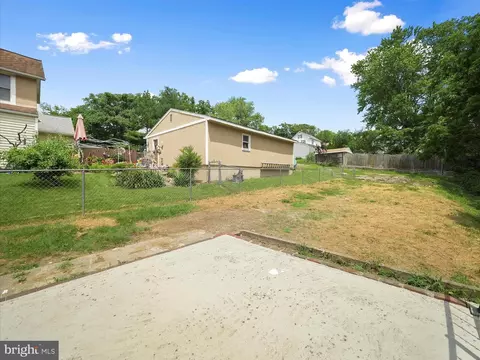 Exterior - 37 E C St, Brunswick, MD 21716 photo 6 of 6
