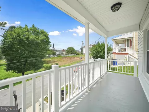 Exterior - 37 E C St, Brunswick, MD 21716 photo 3 of 6