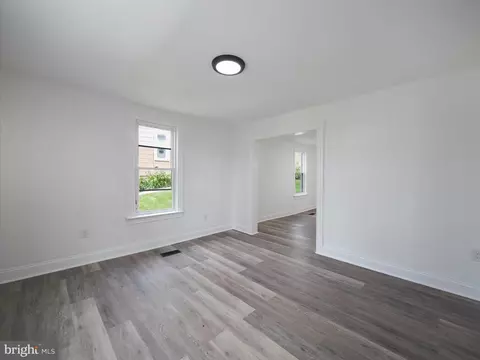 Living - 37 E C St, Brunswick, MD 21716 photo 1 of 3