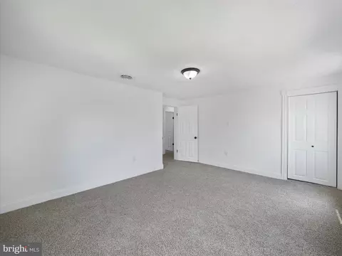 Bedroom - 37 E C St, Brunswick, MD 21716 photo 4 of 6