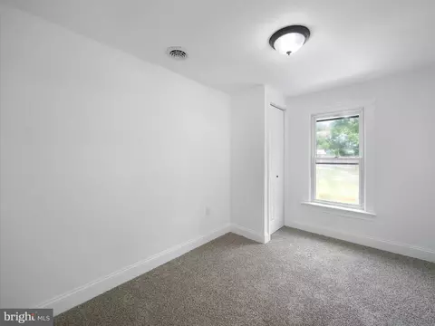 Bedroom - 37 E C St, Brunswick, MD 21716 photo 5 of 6