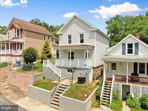 Exterior - 37 E C St, Brunswick, MD 21716 photo 2 of 6