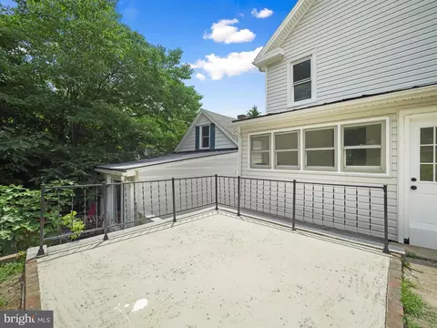 Exterior - 37 E C St, Brunswick, MD 21716 photo 5 of 6