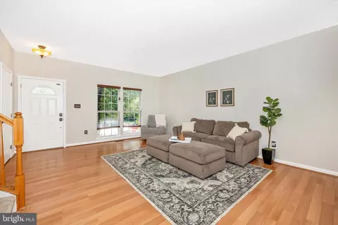 Living - 2010 Sumner Dr, Frederick, MD 21702 photo 2 of 5