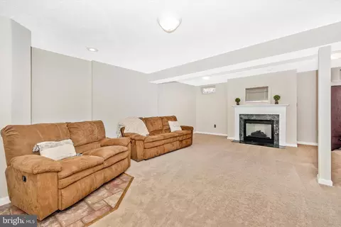 Living - 2010 Sumner Dr, Frederick, MD 21702 photo 4 of 5
