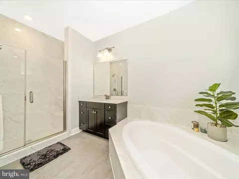 Bath - 5952 Leben Dr, Frederick, MD 21703 photo 1 of 4