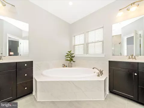 Bath - 5952 Leben Dr, Frederick, MD 21703 photo 3 of 4