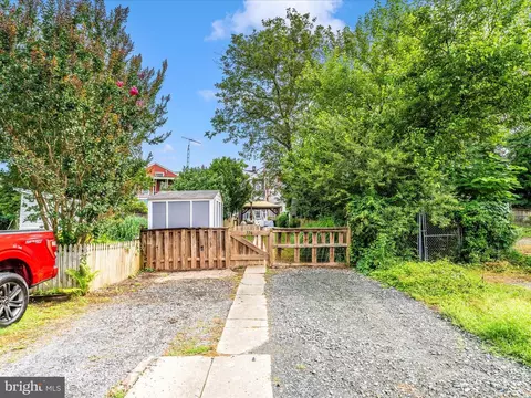 Exterior - 224 Dill Ave, Frederick, MD 21701 photo 15 of 20