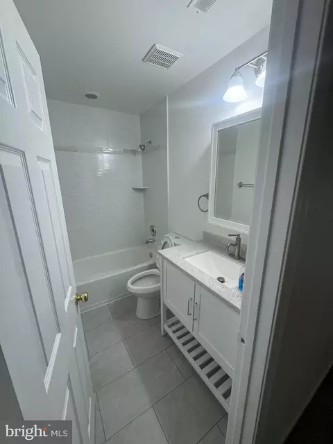 Bath - 3027 Sanctuary Ln, Frederick, MD 21701 photo 10 of 11