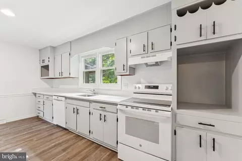 Kitchen - 6501 Sleet Ct, Frederick, MD 21703 photo 3 of 3
