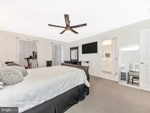 Bedroom - 8428 Pine Bluff Rd, Frederick, MD 21704 photo 2 of 9