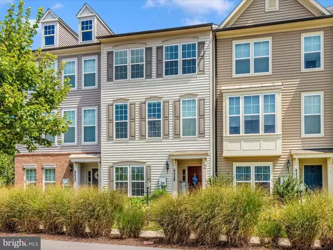 Exterior - 8428 Pine Bluff Rd, Frederick, MD 21704 photo 4 of 11