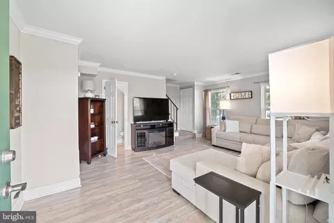 585 Lancaster Pl, Frederick, MD 21703 photo 4