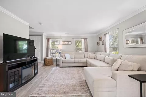 585 Lancaster Pl, Frederick, MD 21703 photo 5