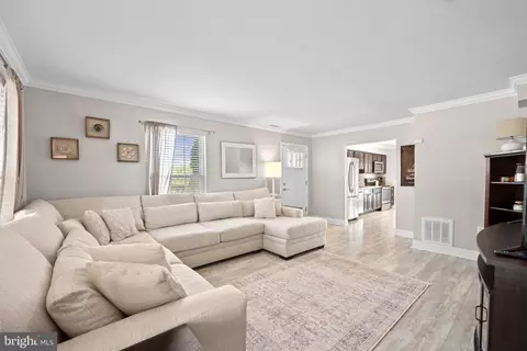 585 Lancaster Pl, Frederick, MD 21703 photo 6