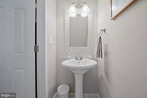585 Lancaster Pl, Frederick, MD 21703 photo 7