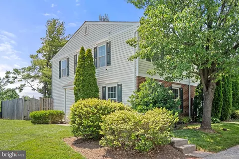 585 Lancaster Pl, Frederick, MD 21703 photo 2