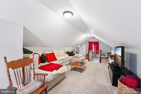 Entry Way - 35 E Moser Rd, Thurmont, MD 21788 photo 5 of 6