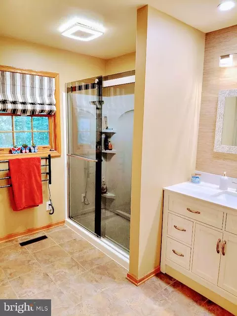 Bath - 3917 Basford Rd, Frederick, MD 21703 photo 1 of 3