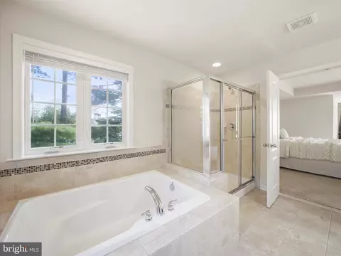 Bath - 6130 Bartonsville Rd, Frederick, MD 21704 photo 1 of 4