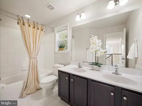 Bath - 6130 Bartonsville Rd, Frederick, MD 21704 photo 3 of 4