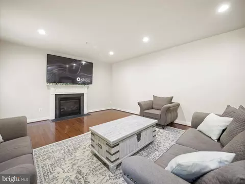 Living - 6130 Bartonsville Rd, Frederick, MD 21704 photo 1 of 4