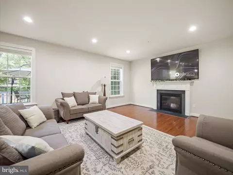 Living - 6130 Bartonsville Rd, Frederick, MD 21704 photo 2 of 4