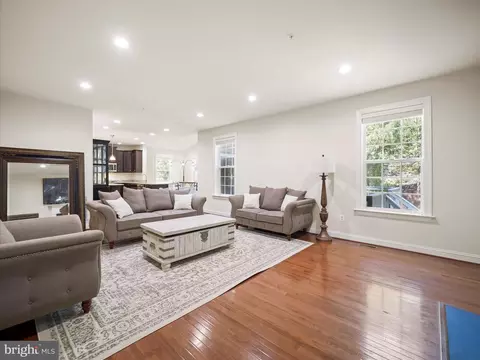 Living - 6130 Bartonsville Rd, Frederick, MD 21704 photo 3 of 4