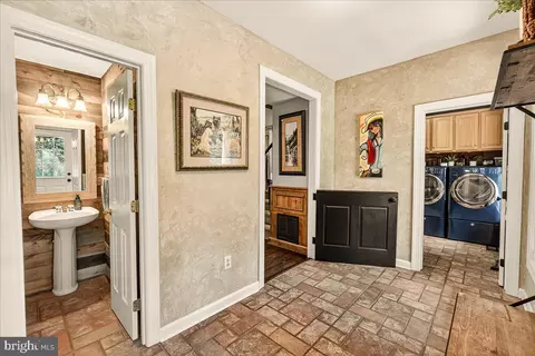 Entry Way - 8418 Peters Rd, Frederick, MD 21704 photo 7 of 11