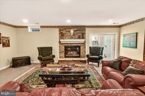 Living - 8418 Peters Rd, Frederick, MD 21704 photo 5 of 6