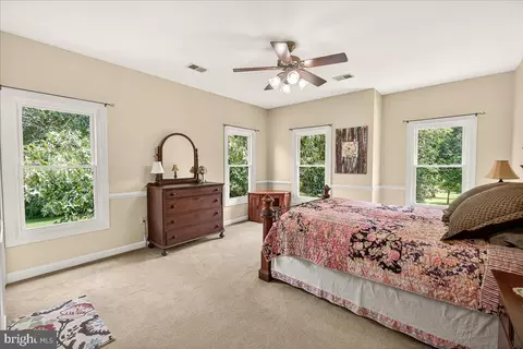 Bedroom - 8418 Peters Rd, Frederick, MD 21704 photo 8 of 10