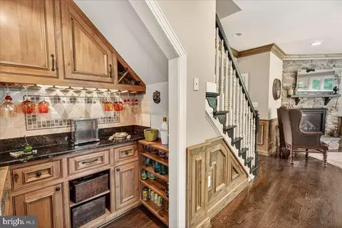 Entry Way - 8418 Peters Rd, Frederick, MD 21704 photo 4 of 11