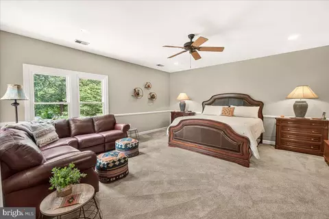 Bedroom - 8418 Peters Rd, Frederick, MD 21704 photo 5 of 10
