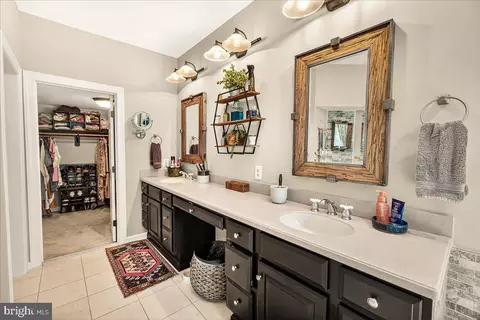 Entry Way - 8418 Peters Rd, Frederick, MD 21704 photo 10 of 11