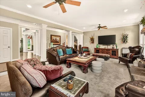 Living - 8418 Peters Rd, Frederick, MD 21704 photo 2 of 6