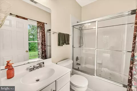 Bath - 8418 Peters Rd, Frederick, MD 21704 photo 5 of 7