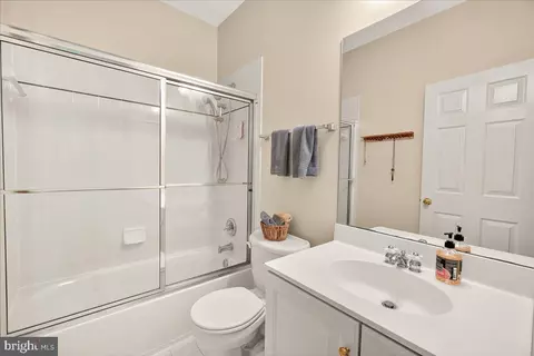 Bath - 8418 Peters Rd, Frederick, MD 21704 photo 4 of 7