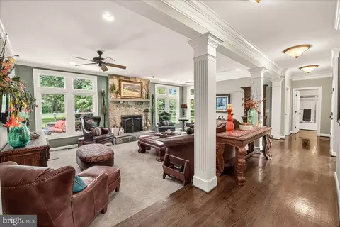 Entry Way - 8418 Peters Rd, Frederick, MD 21704 photo 5 of 11