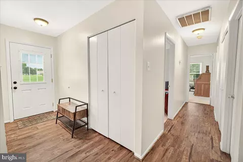 Entry Way - 6908 Chokeberry Ct, Frederick, MD 21703 photo 4 of 4