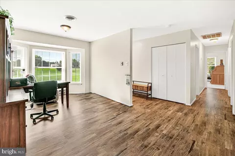 Entry Way - 6908 Chokeberry Ct, Frederick, MD 21703 photo 2 of 4