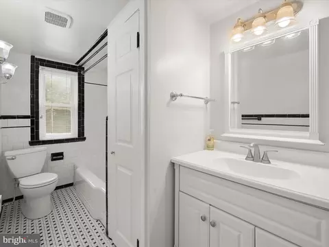 Bath - 4 W 12th St, Frederick, MD 21701 photo 2 of 3