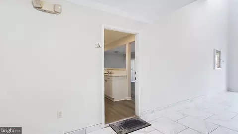 Entry Way - 302 Baughmans Ln #A, Frederick, MD 21702 photo 2 of 6