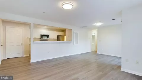 Living - 302 Baughmans Ln #A, Frederick, MD 21702 photo 2 of 5