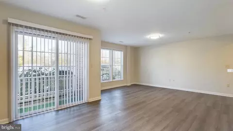 Living - 302 Baughmans Ln #A, Frederick, MD 21702 photo 5 of 5
